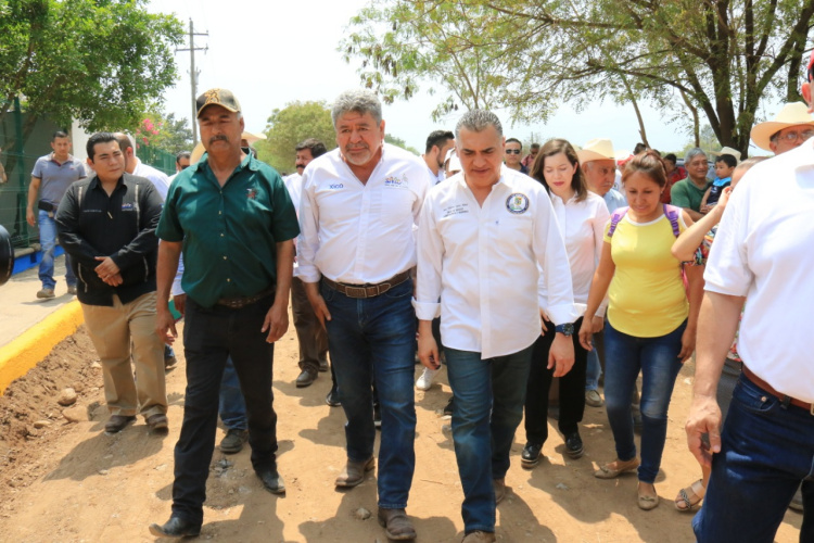 Lleva Ayuntamiento servicios al Ejido La Peña