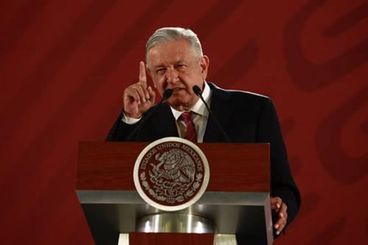 Pide AMLO revocar contrato que ganó su compadre Rincón