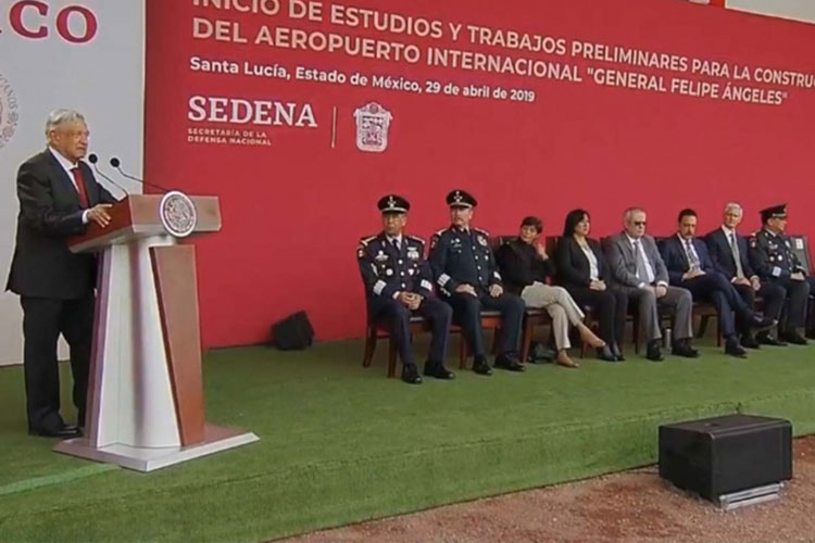 Aeropuerto en Santa Lucía ‘no dará pretexto a nuestros adversarios’: López Obrador