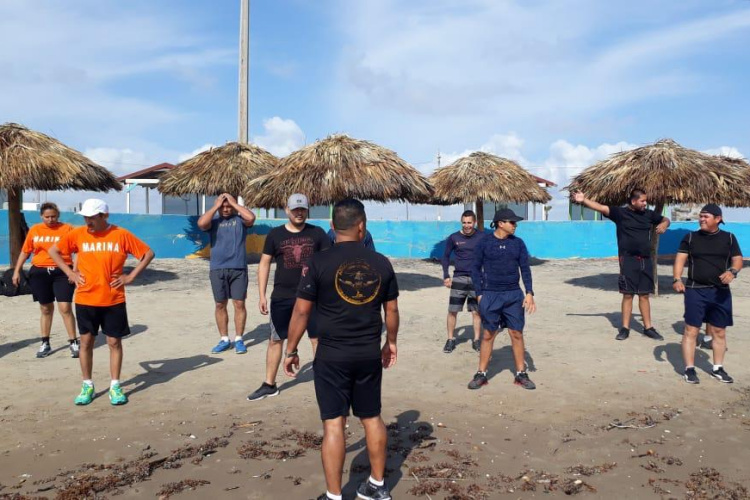 Capacitan a salvavidas en Playa Bagdad
