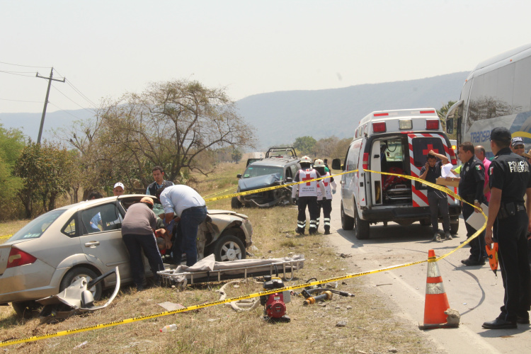 Muere chofer en frentazo