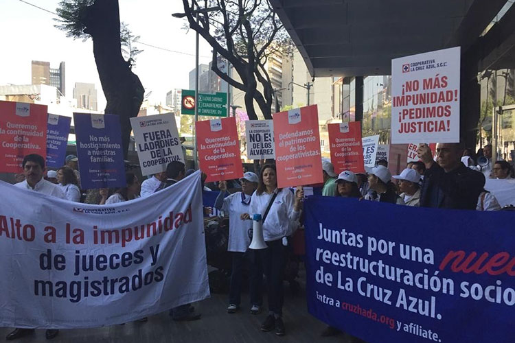 Socios de cooperativa Cruz Azul denuncian lavado ante FGR