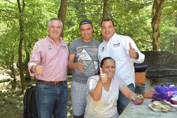 Se va Etienne a “Los Troncones” por los votos