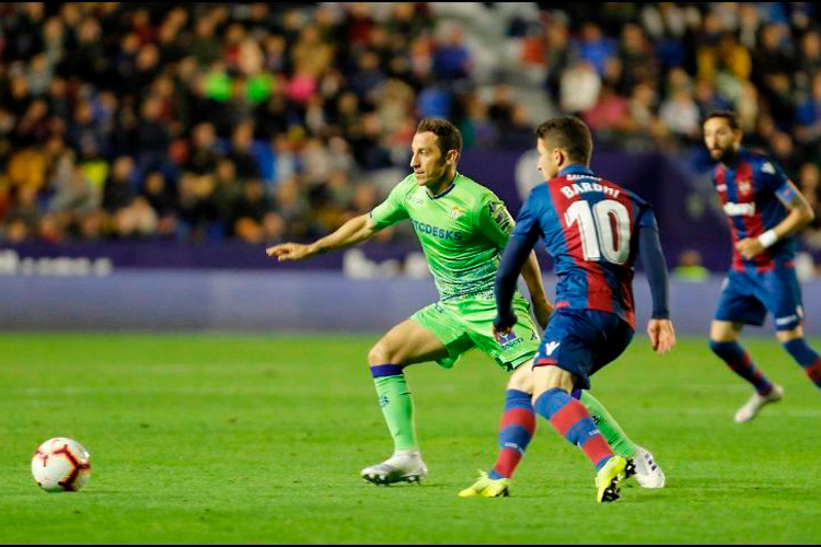 Guardado y Lainez se quedarían sin técnico, señalan medios españoles