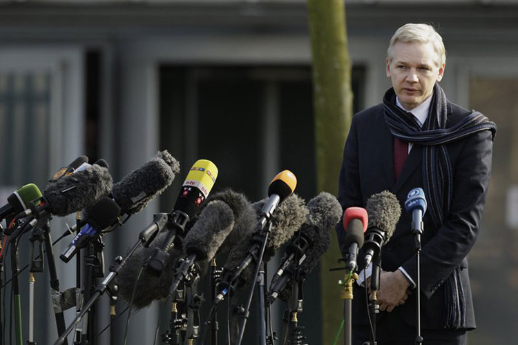 Acusación a Assange marca brusco viraje en posición de EEUU