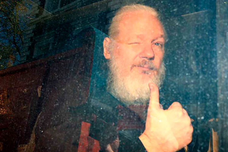 EU acusa de conspiración a Assange; podría estar 5 años en la cárcel