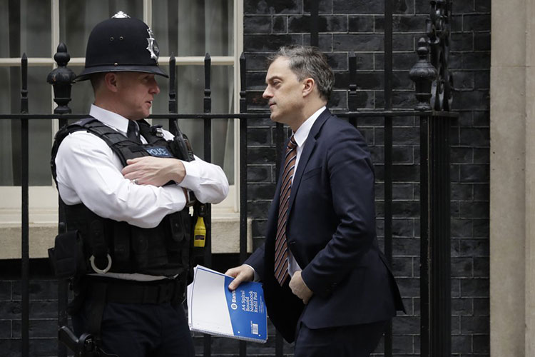 Parlamento británico valora opciones para el Brexit