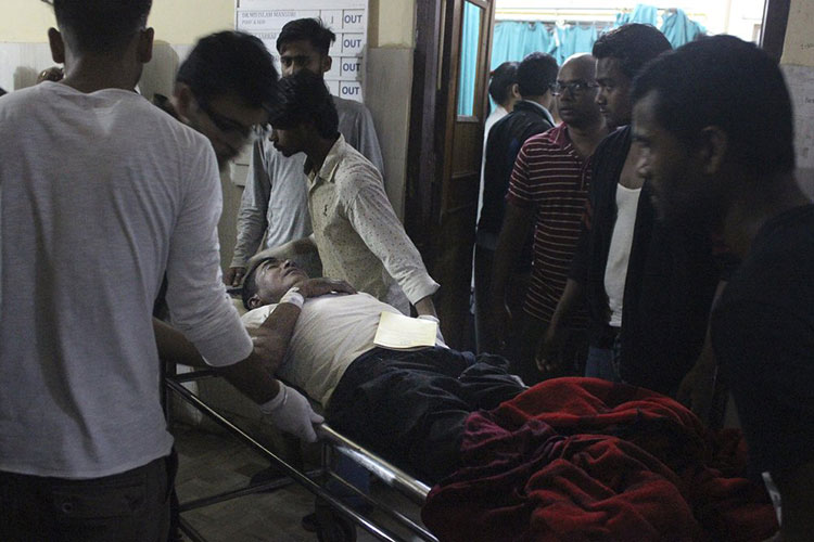 Rescatistas tratan de llegar a víctimas de tormenta en Nepal