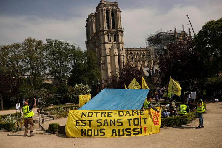 Tras Notre Dame, piden ayuda para pobres de Francia