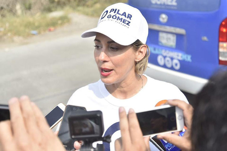 Entregan ciudadanos a Pilar Gómez soluciones a problemas en Victoria