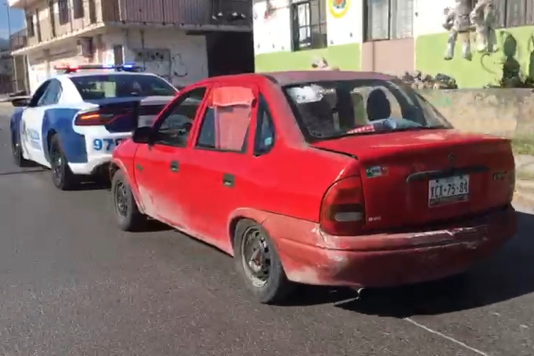 Policía Estatal auxilia a familia Regia