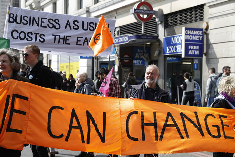 Más de 100 detenidos en marchas por el clima en Londres