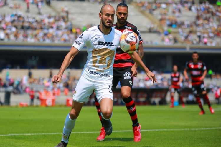 Carlos González mantiene vivo a Pumas