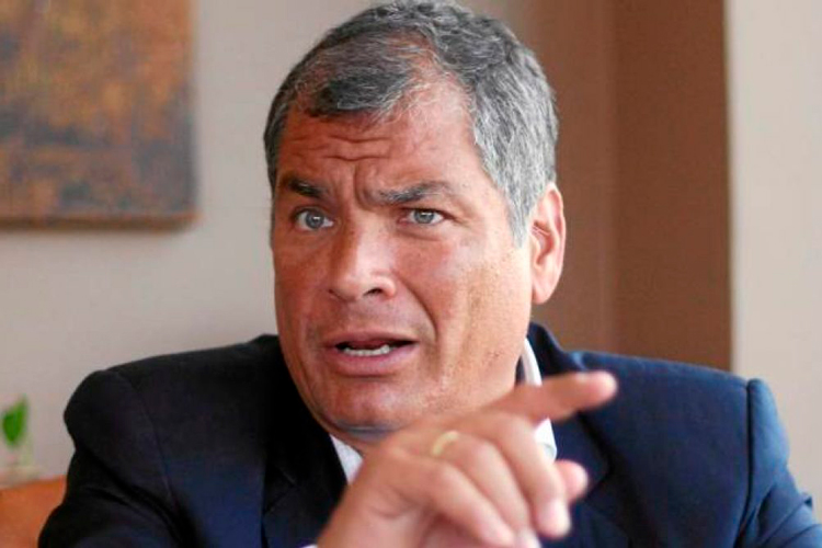 Correa acusa a Moreno de cometer un “crimen” por entregar a Assange