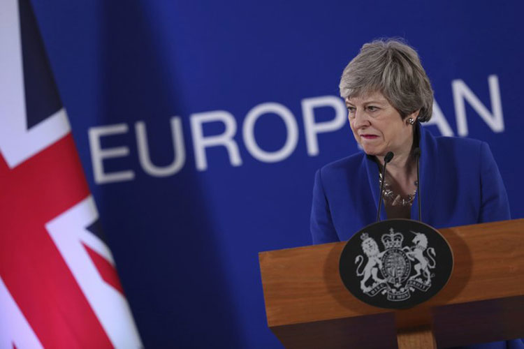 May comparece ante el Parlamento tras aplazar el Brexit