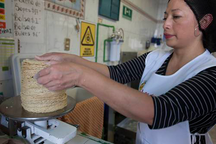 Alza de uno a 1.50 pesos en la tortilla en menos de cinco meses