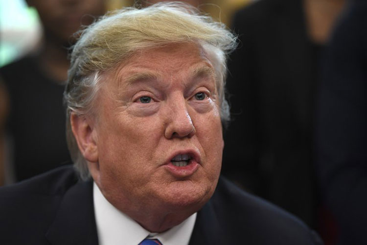 Trump quiere cobrar cuota a solicitantes de asilo
