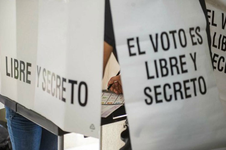‘Vacunan’ a funcionarios del IMSS en blindaje electoral