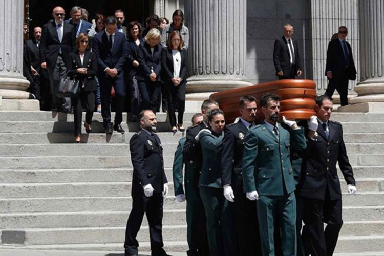España da emotivo adiós a Alfredo Pérez Rubalcaba