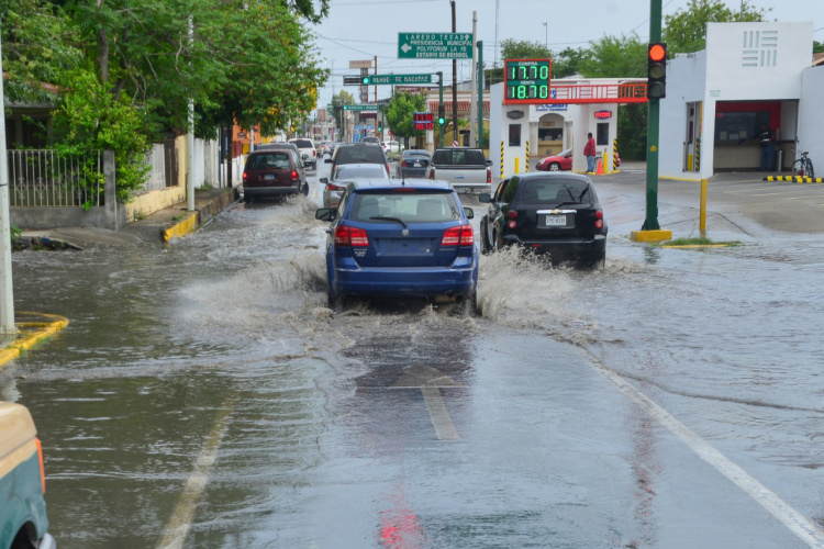 Responde drenaje pluvial ante fuerte lluvia en NLD
