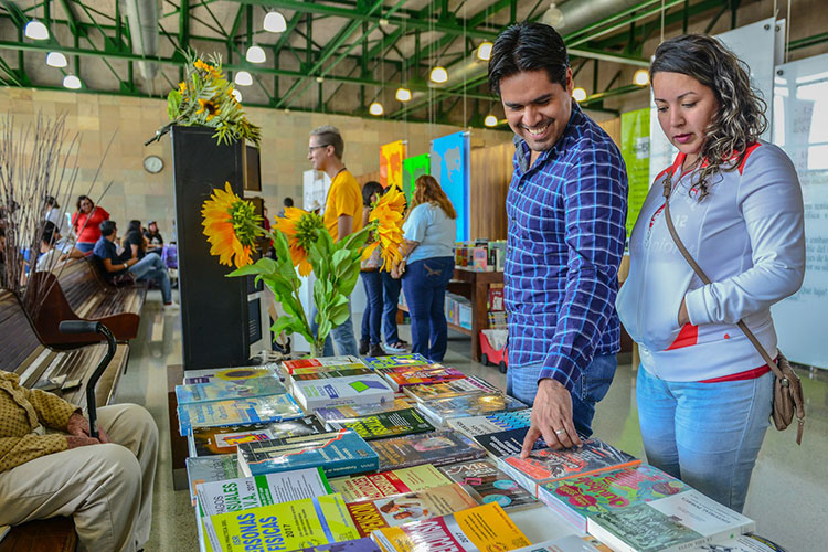Invitan a disfrutar de la Feria Itinerante del Libro