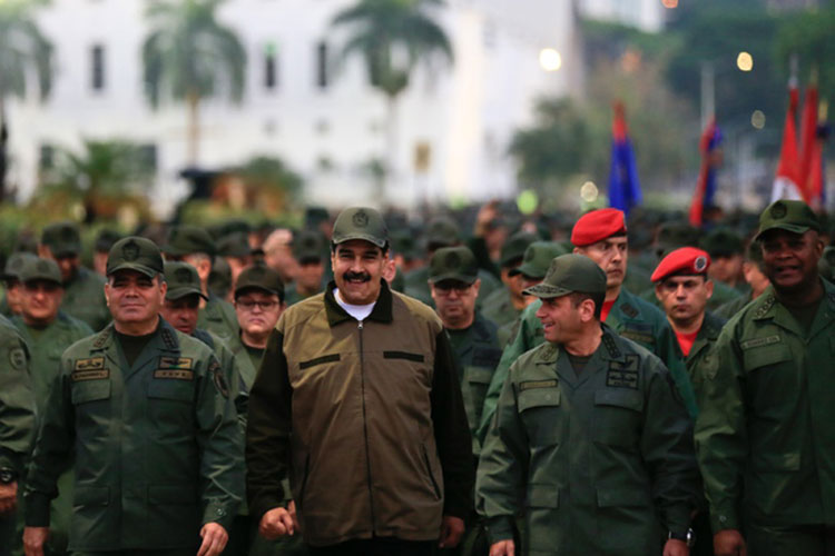 Masivo respaldo militar a Maduro