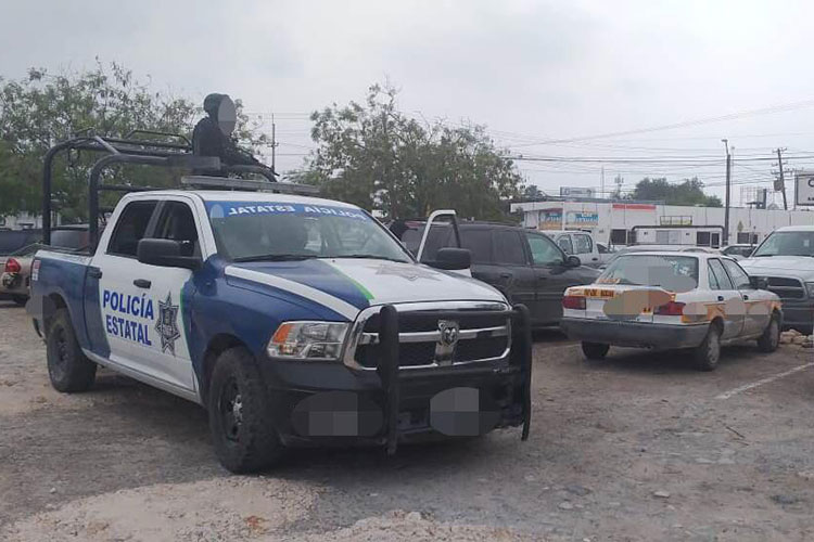 Recuperan auto robado que circulaba como Taxi
