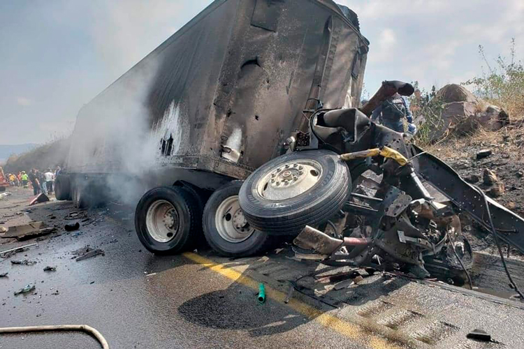 Al menos 20 muertos por accidente en carretera Puebla-Orizaba