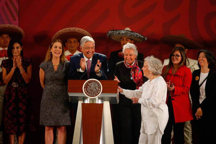 Lamenta AMLO situación de miles de madres afectadas por la violencia
