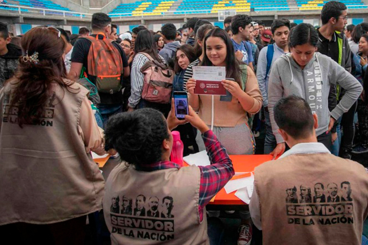 Presumen avance de 63% en apoyos económicos