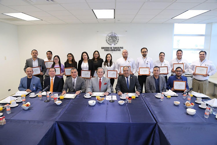 Certifican trabajo de Auditores en Congreso