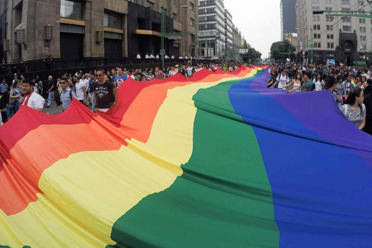Revela encuesta que más del 50% de personas LGBTTTI han pensado en suicidio
