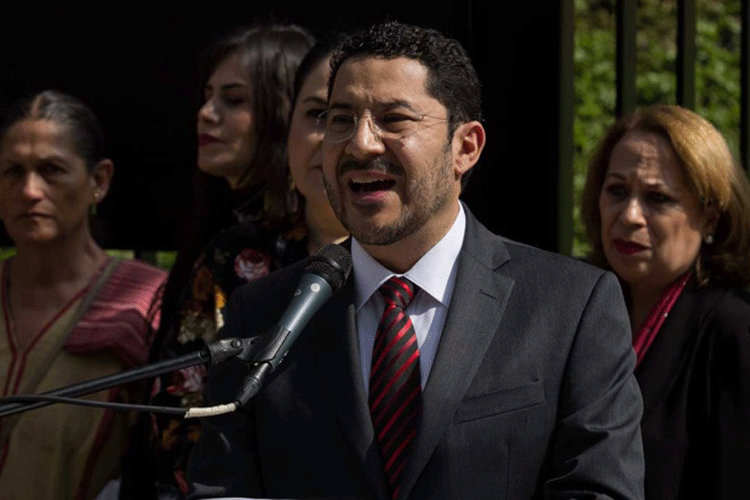 Batres pide no especular sobre estallido de artefacto en el Senado