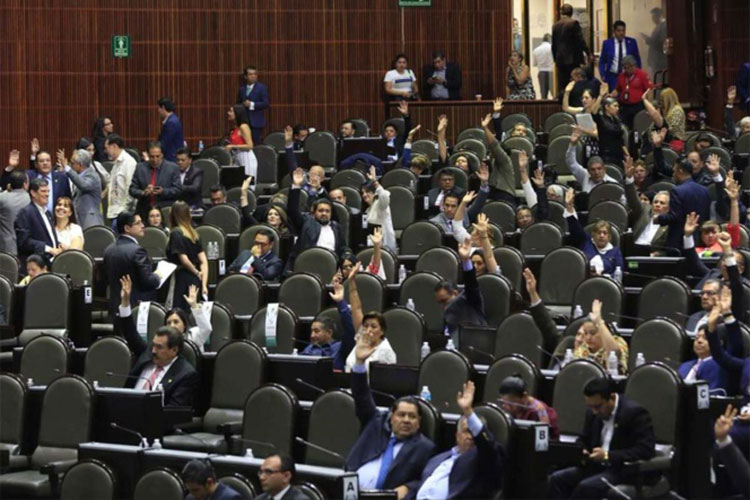 Diputados aprueban en lo general la reforma educativa