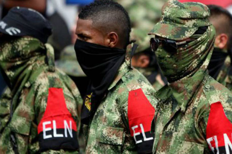 Colombia: ELN ataca base militar y destruye una vivienda