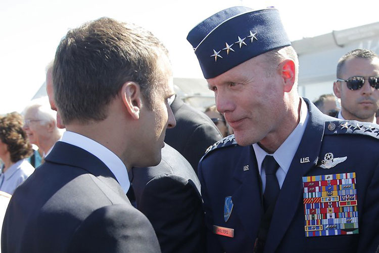 EEUU cambia de mando militar en Europa en momento de tensión
