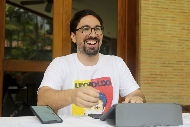 Líderes de oposición en Venezuela se refugian en embajadas