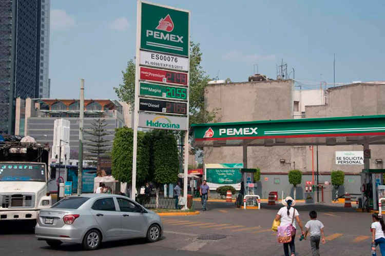 En 2022 habrá autosuficiencia en producción de gasolinas: López Obrador