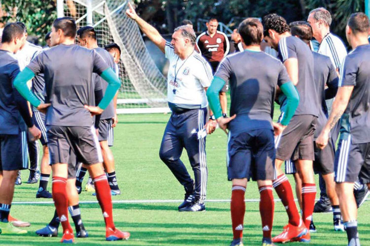 Los sueños de Martino; con la Copa Oro a la vuelta de la esquina