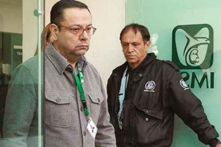 Germán Martínez renuncia al IMSS; denuncia política de recortes y despidos