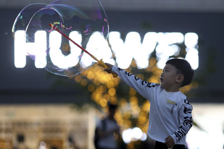 Huawei: controles EEUU no tendrán impacto, habla con Google