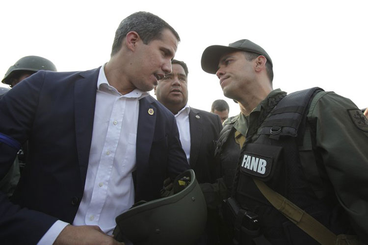 Venezuela espera más protestas tras un jornada de disturbios