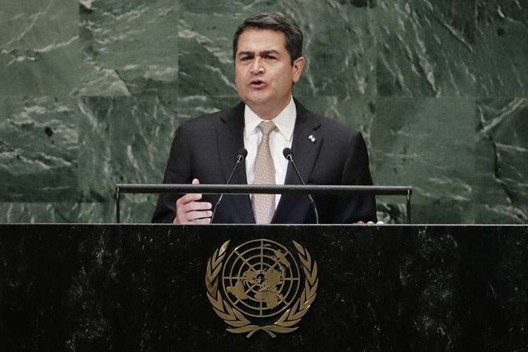 Hermano de presidente de Honduras admite amistad con narcos