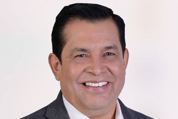 Renuncia alcalde de Nezahualcóyotl a militancia perredista
