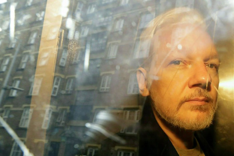 Suecia reabre el caso de violación contra Julian Assange