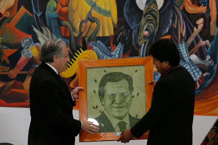 Almagro critica impedir candidatura de Morales en Bolivia