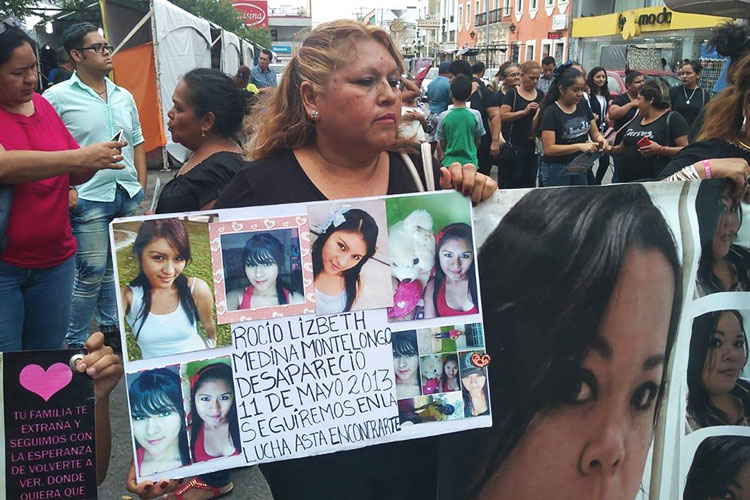 Marchan al grito de “vivos los queremos” madres de desaparecidos