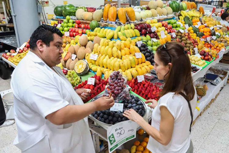 Suma 21 meses al alza la confianza del consumidor