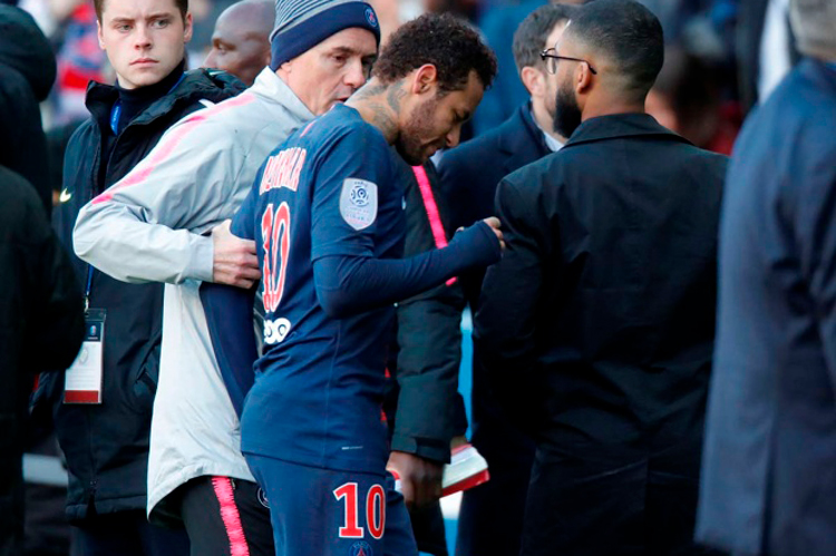 Neymar suma castigos por sus insultos
