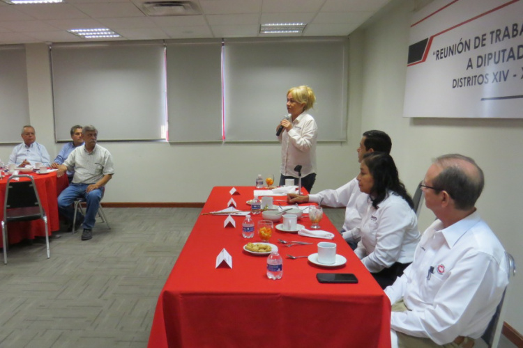Obra Pública debe hacerse por Constructores Locales